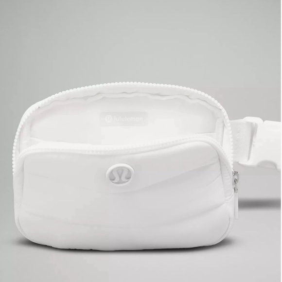 The Lululemon Everywhere Belt Bag Wunder Puff. - Picture 9 of 17